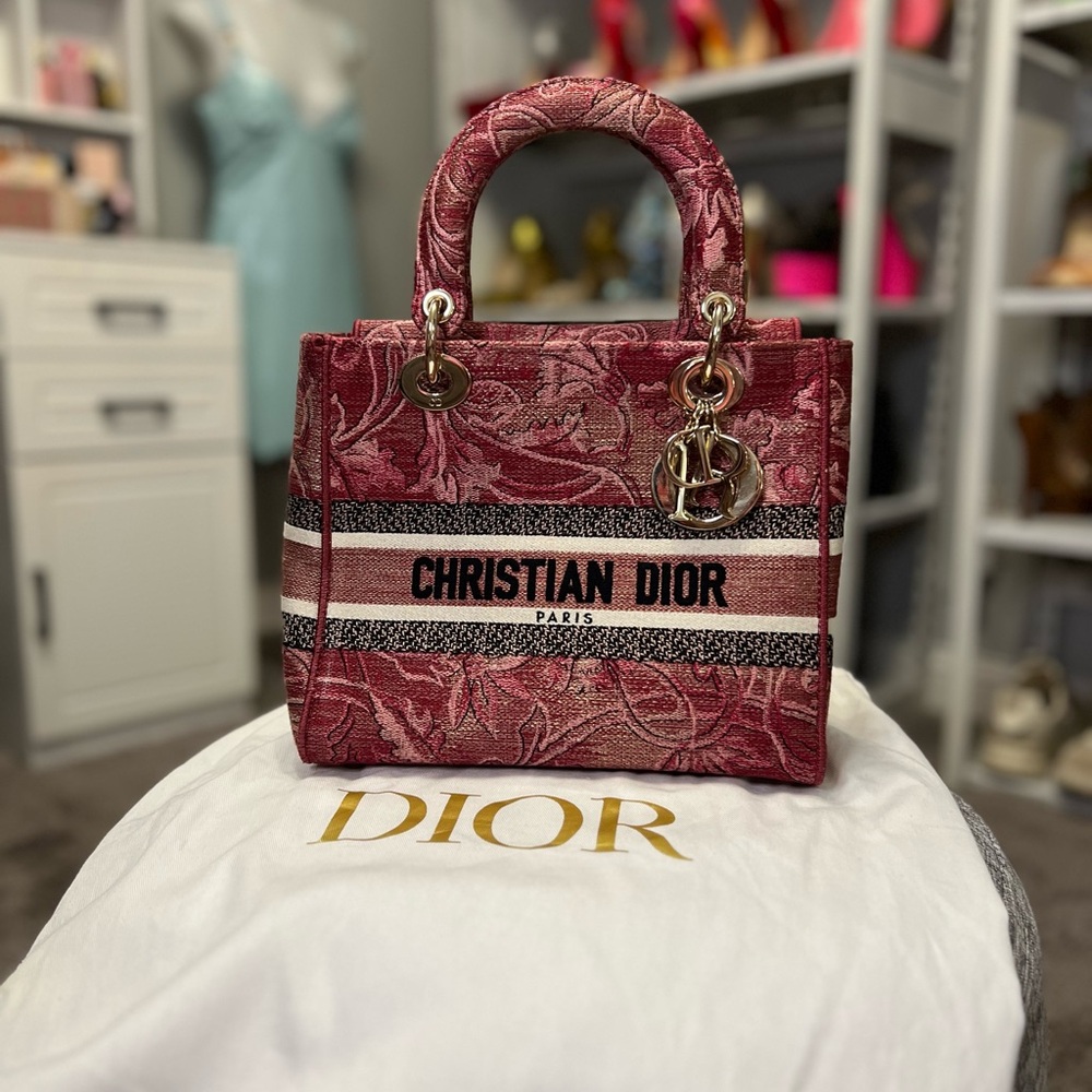 Lady D-Lite embroidered cloth collection